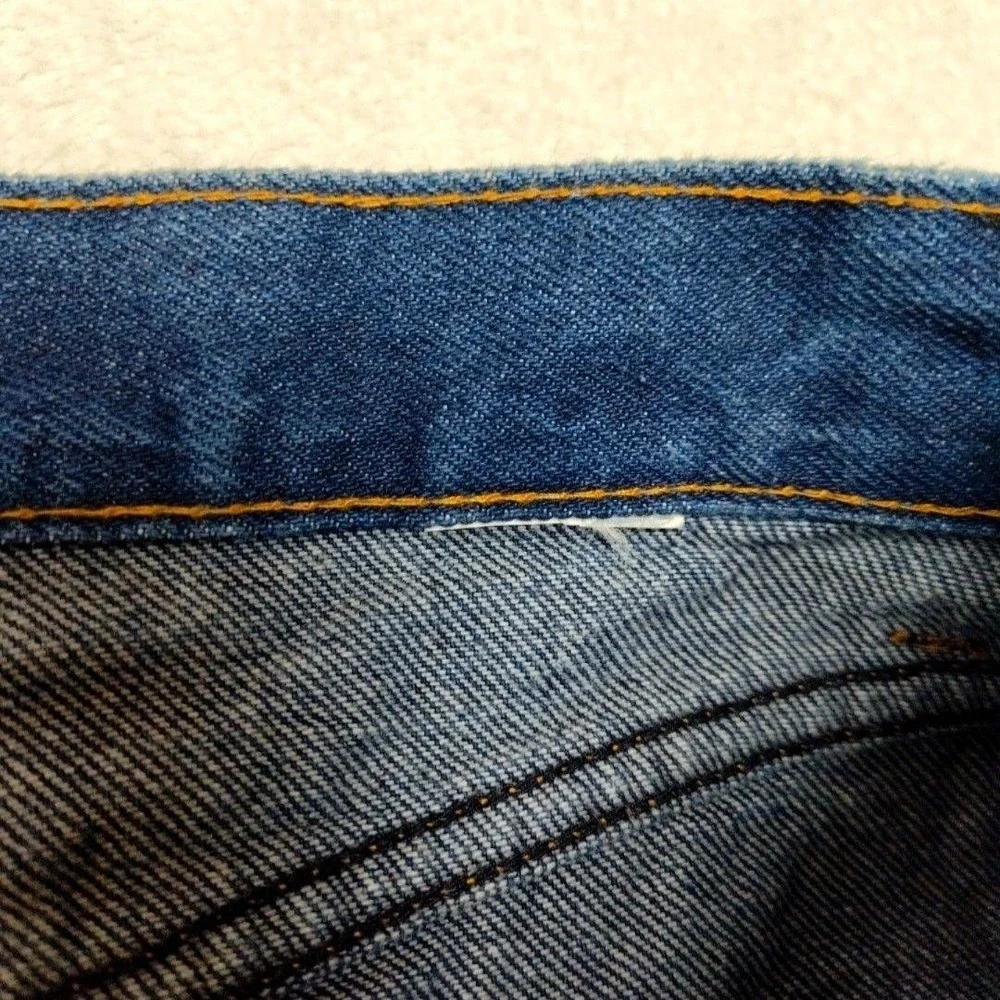 Vintage Levis Jeans Mens 28x33 Blue Straight Dark Denim 5-Pocket Relaxed Fit USA